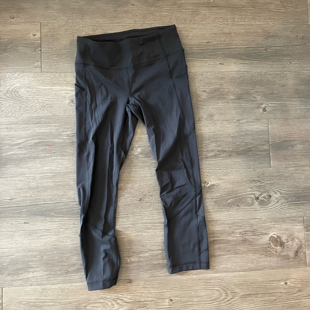Black Lulu capris leggings